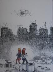 Verso de Sirkka, la petite fille des rues