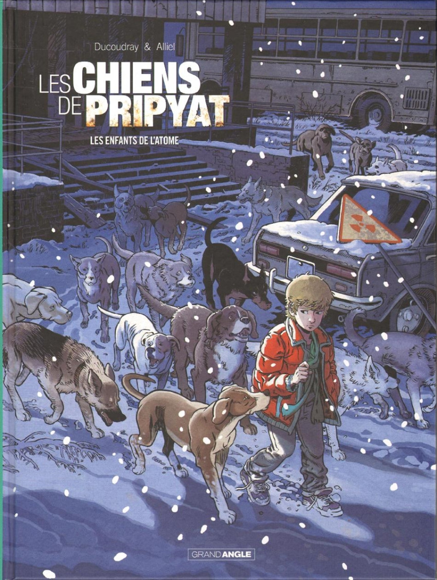 Couverture de Les chiens de Pripyat -2- Les Enfants de l'atome